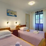 Katarina *